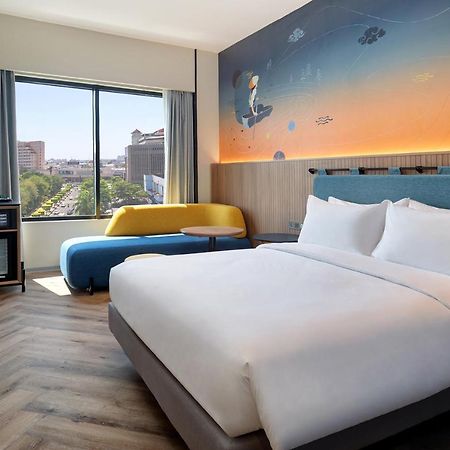 Отель Ibis Styles Semarang Simpang Lima Экстерьер фото