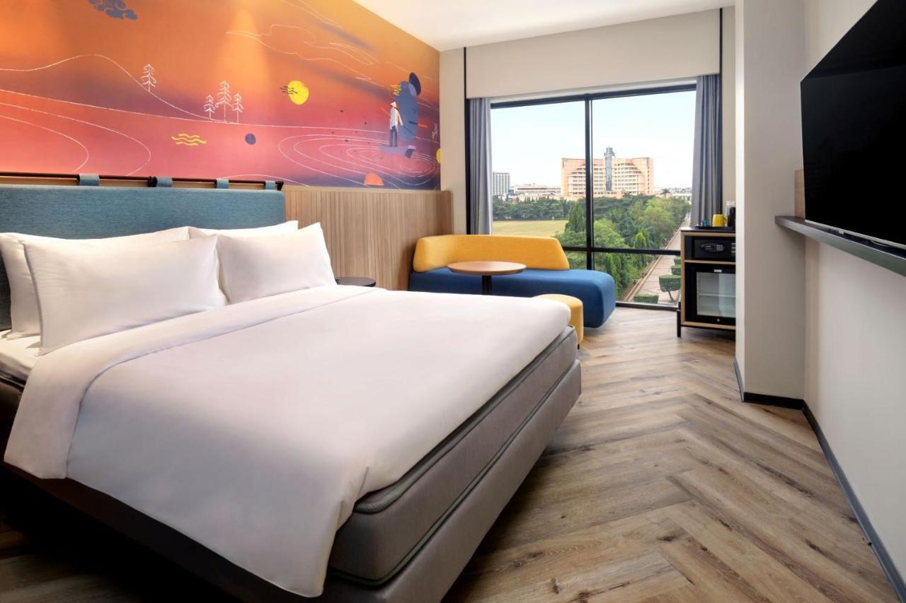 Отель Ibis Styles Semarang Simpang Lima Экстерьер фото