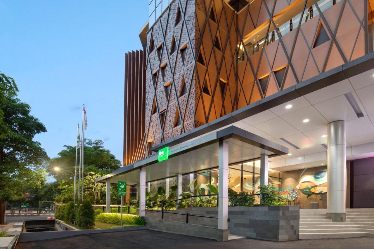 Отель Ibis Styles Semarang Simpang Lima Экстерьер фото