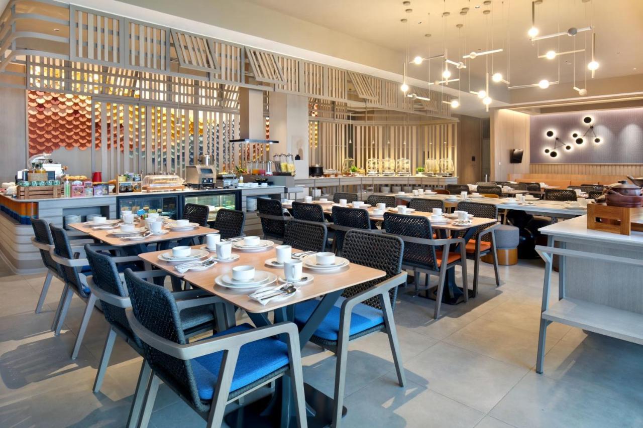 Отель Ibis Styles Semarang Simpang Lima Экстерьер фото