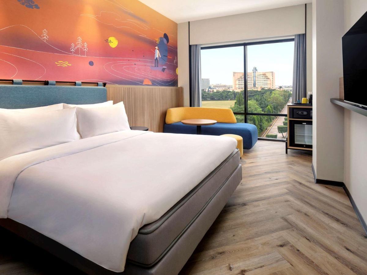 Отель Ibis Styles Semarang Simpang Lima Экстерьер фото